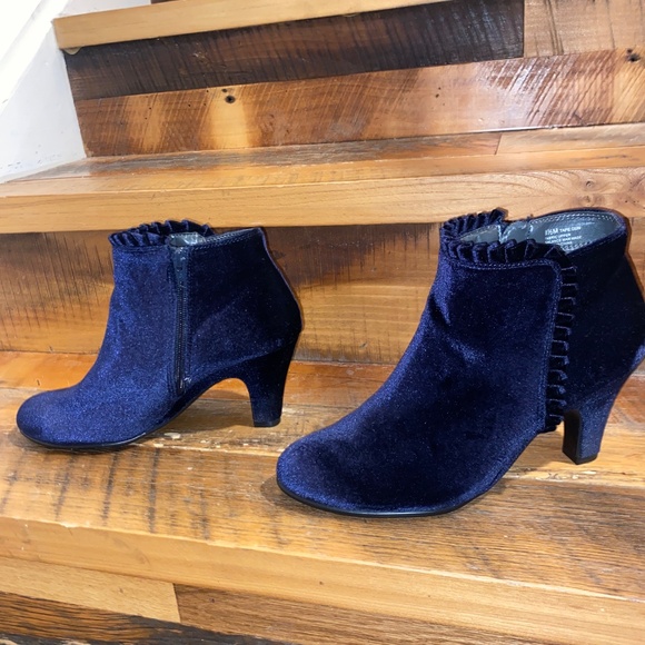 Aerosoles Heelrest Navy Faux Suede Heeled Ankle Bootie Size 8.6 - Picture 2 of 7
